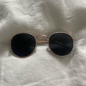 gold round sunglasses with black lenses ray-ban lookalike